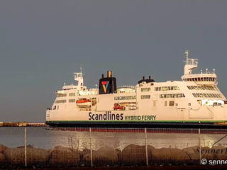 Hybrid Fähre in Puttgarden