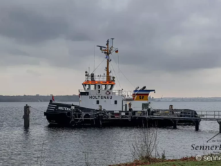 Hafenschlepper MS Holtenau wartet auf Aufträge in Kiel