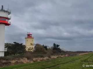 Der neue uind alte Leuchtturm in Westermarkelsdorf