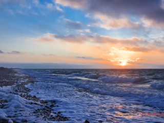Viel Schaum wird angespült in Bojendorf
