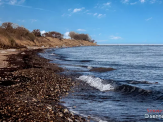 Wellengang am Strand vor Fehmarn