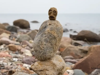 Totenkopf auf Stein - Fund am Strand, Weissendorfer Strand