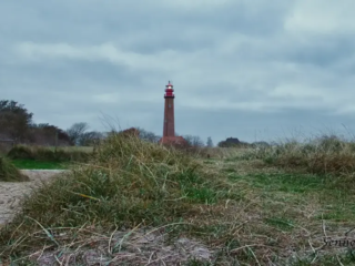 Leuchtturm Flügge vom Strand aus in Dämmerung