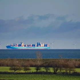396 m langes Containerschiff östlich von Fehmarn